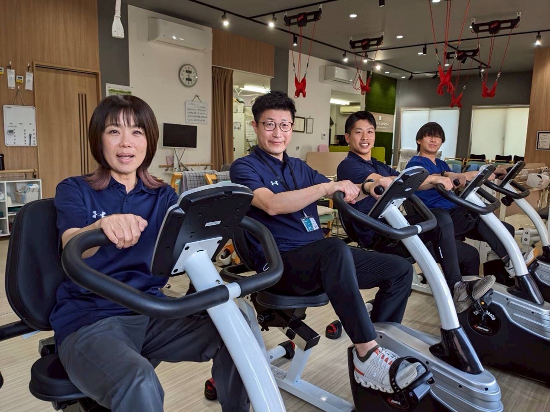 フィットネスバイクでの運動の様子